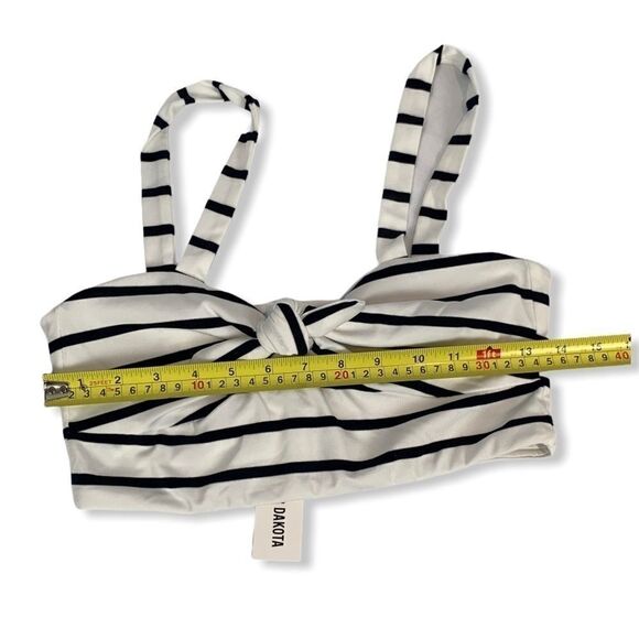 𝅺BB Dakota Striped Tie Front Crop Top - Picture 7 of 8